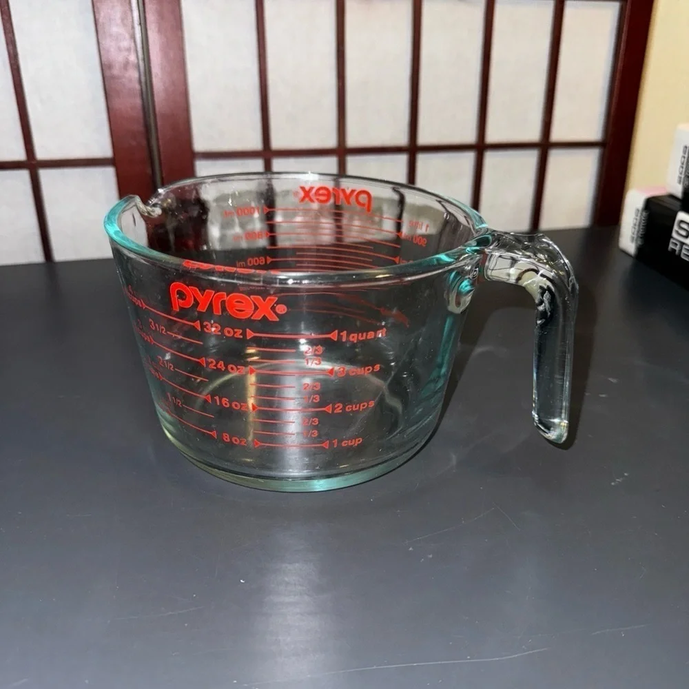 Pyrex 4 Cups 32 Oz 1000 ML 1 QT Large Clear Glass Measuring Bowl Cup Red USA - Picture 6 of 16